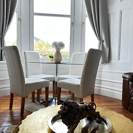 The Lazy Lion - Spacious 2 Bedroom - Town Centre Holiday Home Apartment Port Glasgow Εξωτερικό φωτογραφία