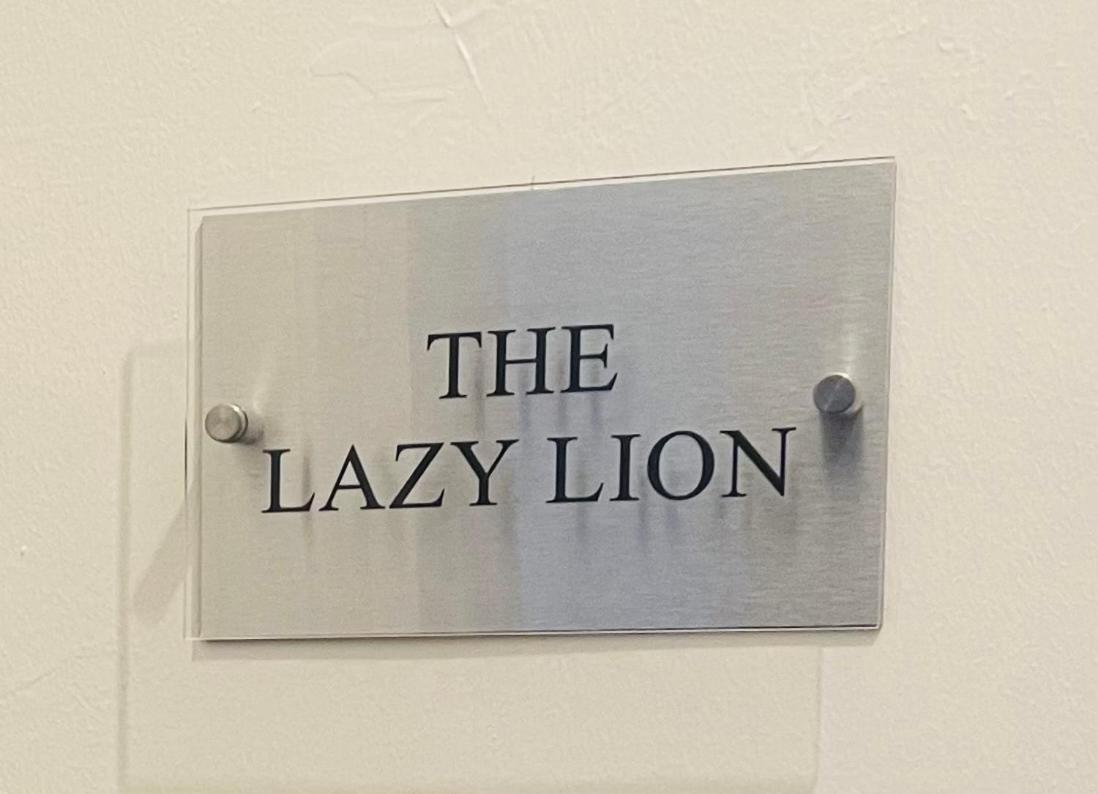 The Lazy Lion - Spacious 2 Bedroom - Town Centre Holiday Home Apartment Port Glasgow Εξωτερικό φωτογραφία