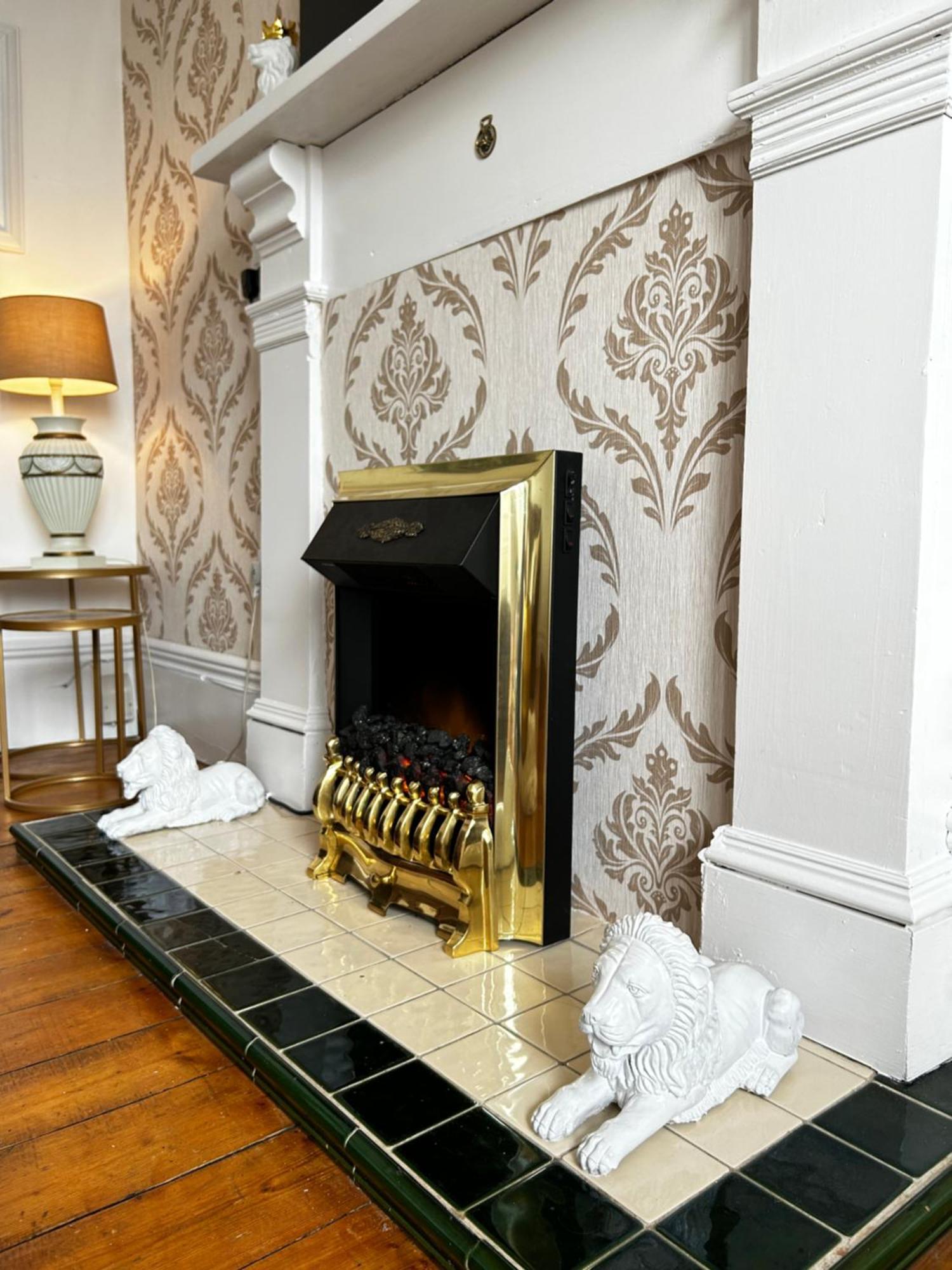 The Lazy Lion - Spacious 2 Bedroom - Town Centre Holiday Home Apartment Port Glasgow Εξωτερικό φωτογραφία