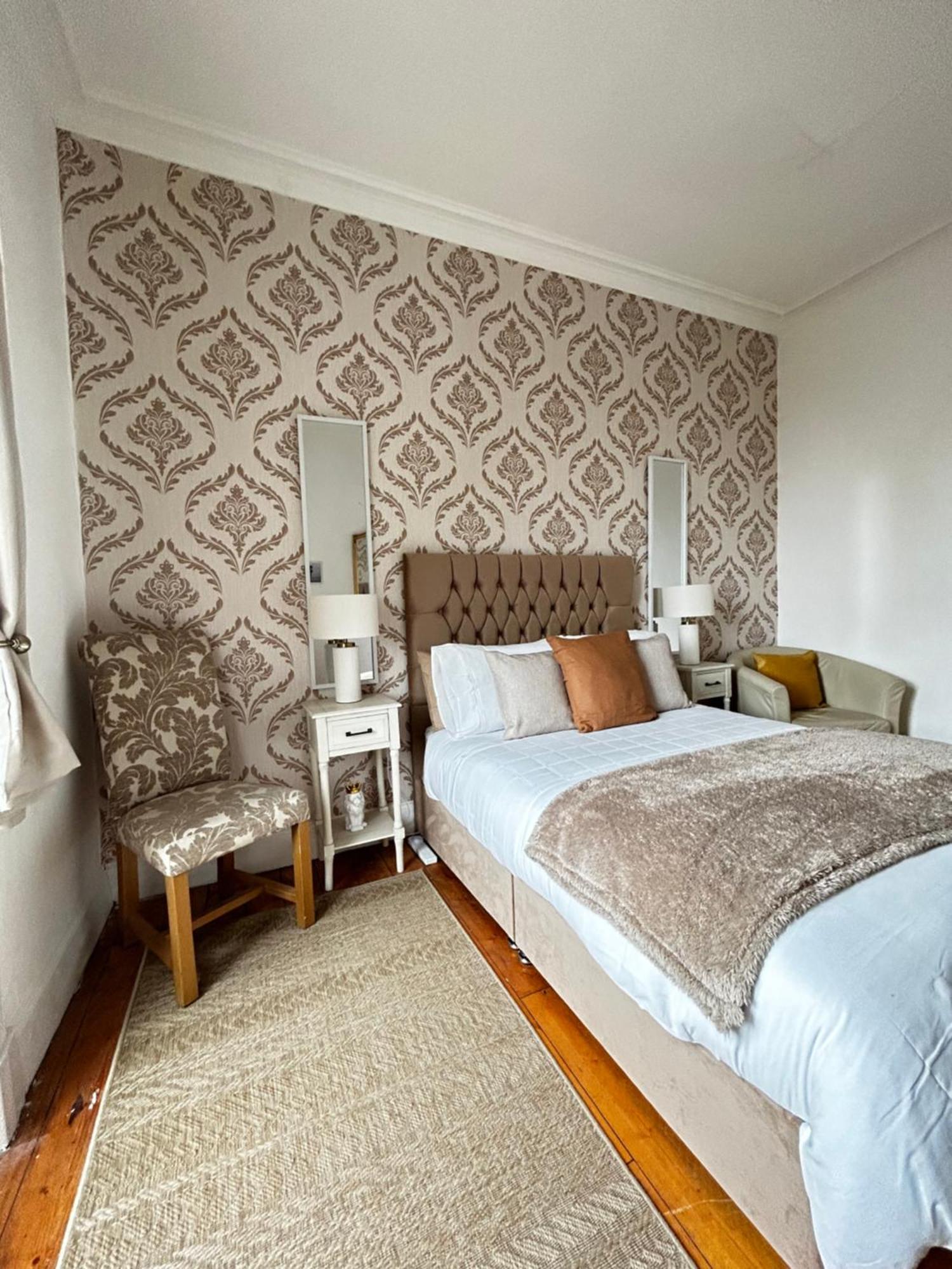 The Lazy Lion - Spacious 2 Bedroom - Town Centre Holiday Home Apartment Port Glasgow Εξωτερικό φωτογραφία